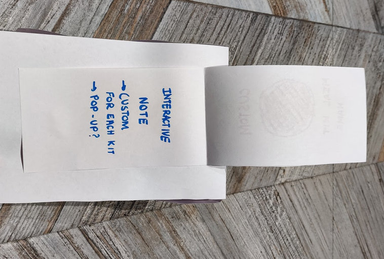 Sleeve with an interactive note